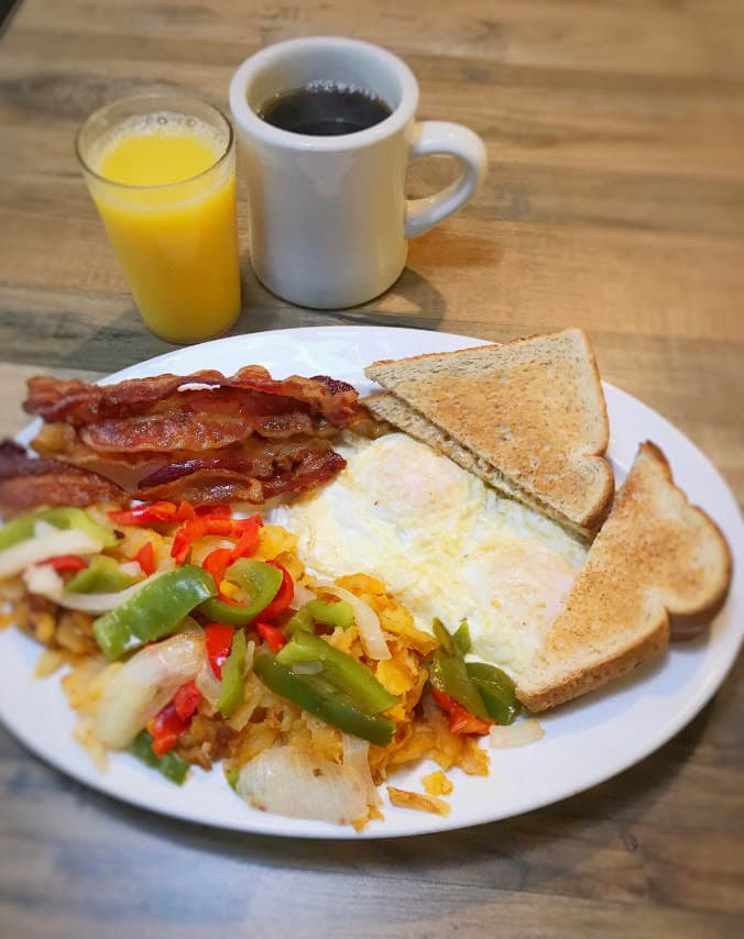 Eggs and toast breakfast Warren Ohio